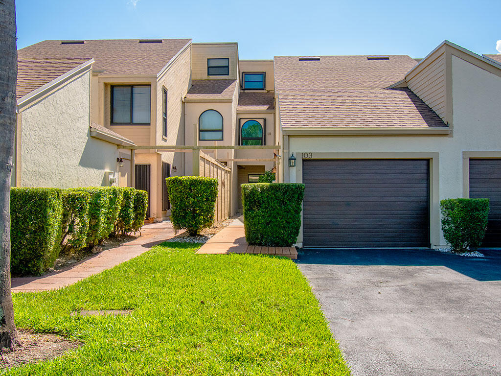 TARPON BAY MOORINGS - Residential