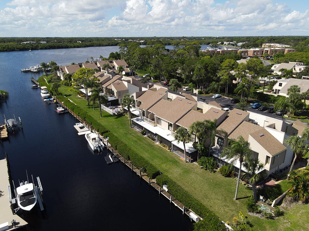 TARPON BAY MOORINGS - Residential
