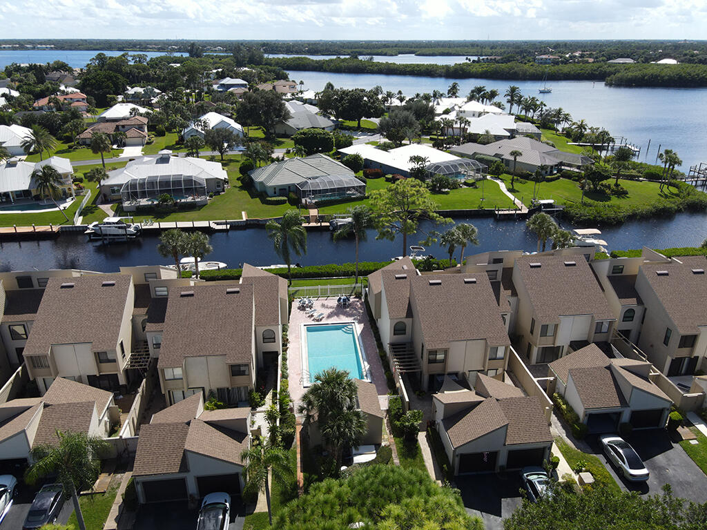 TARPON BAY MOORINGS - Residential