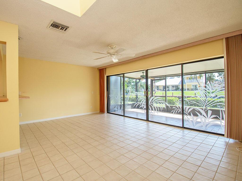 TARPON BAY MOORINGS - Residential