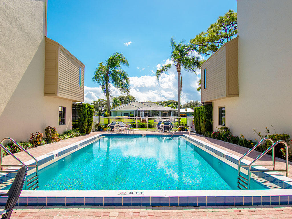 TARPON BAY MOORINGS - Residential