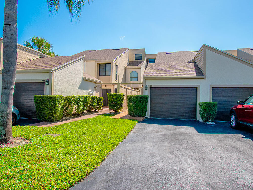 TARPON BAY MOORINGS - Residential