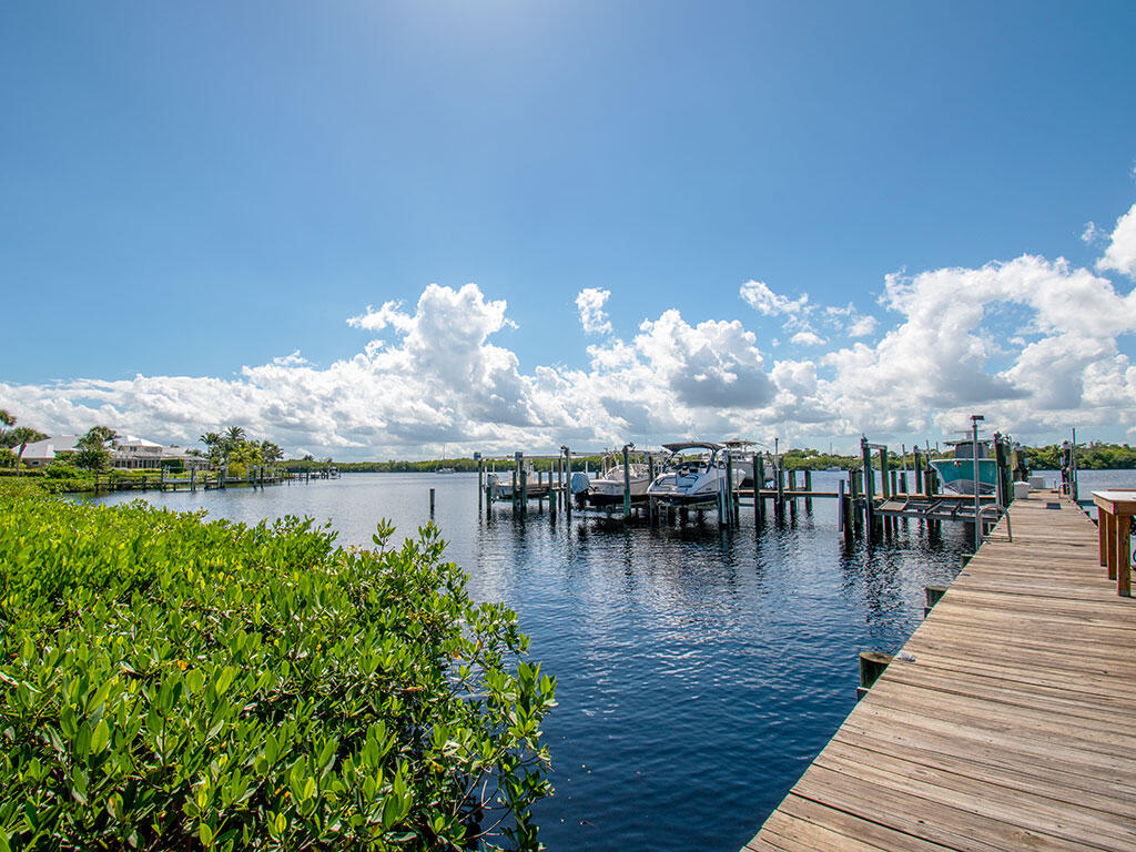 TARPON BAY MOORINGS - Residential