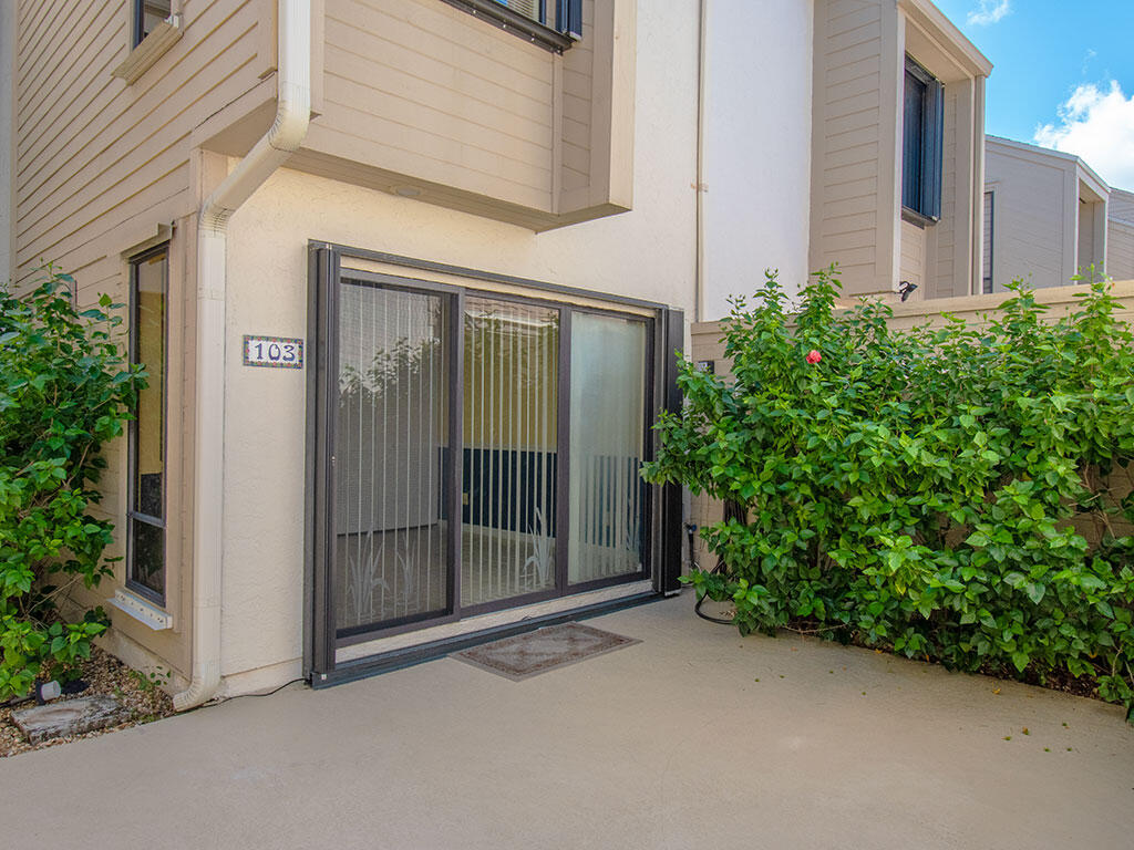 TARPON BAY MOORINGS - Residential