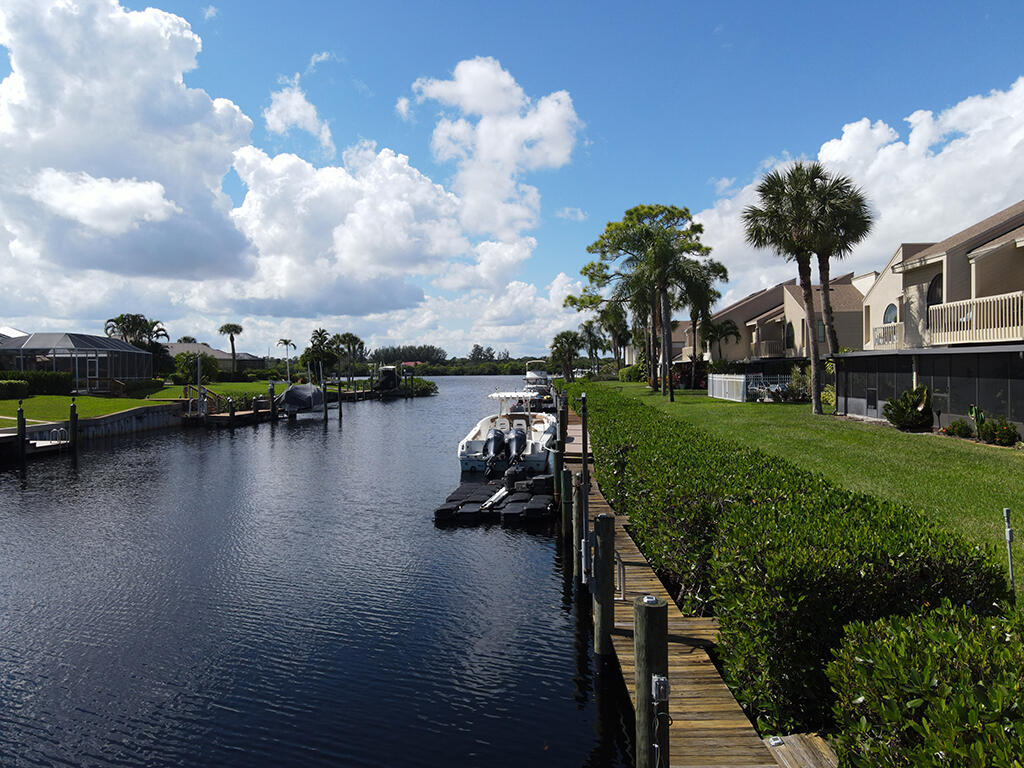 TARPON BAY MOORINGS - Residential
