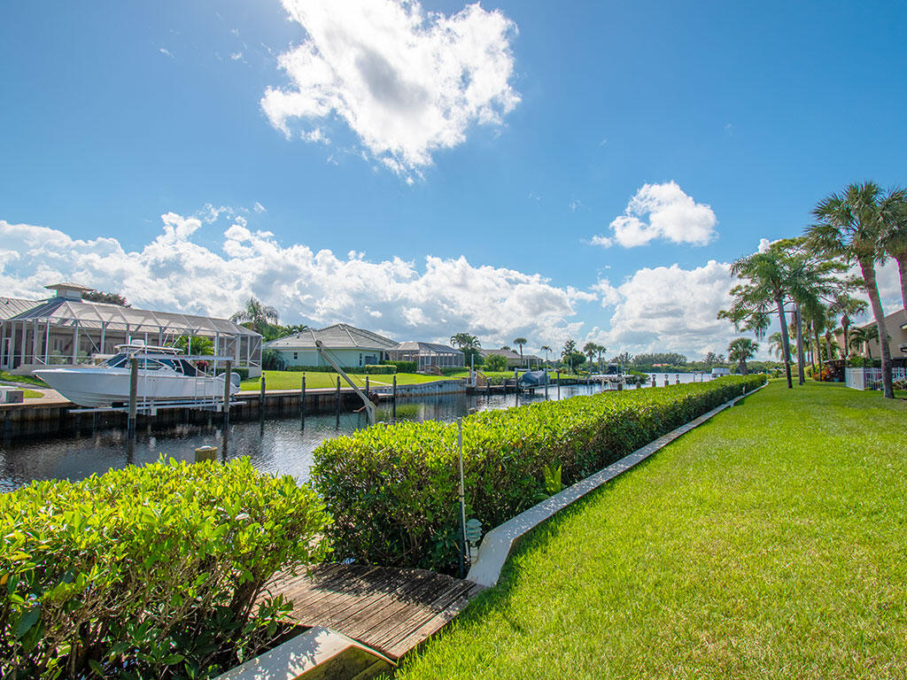 TARPON BAY MOORINGS - Residential