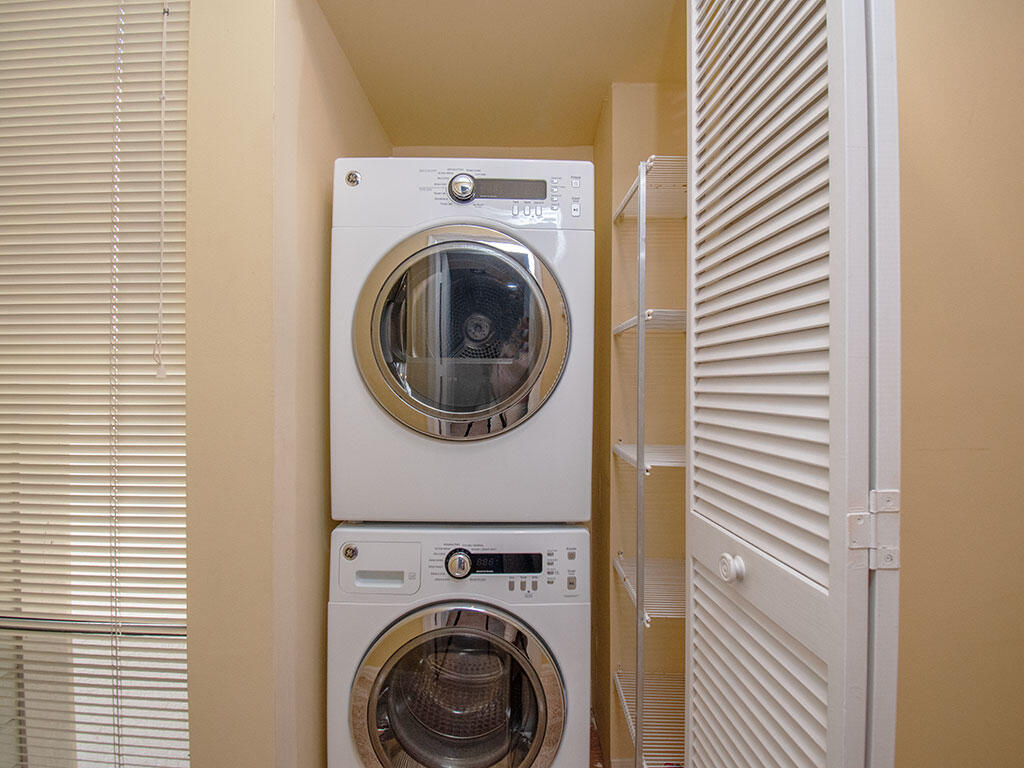 TARPON BAY MOORINGS - Residential