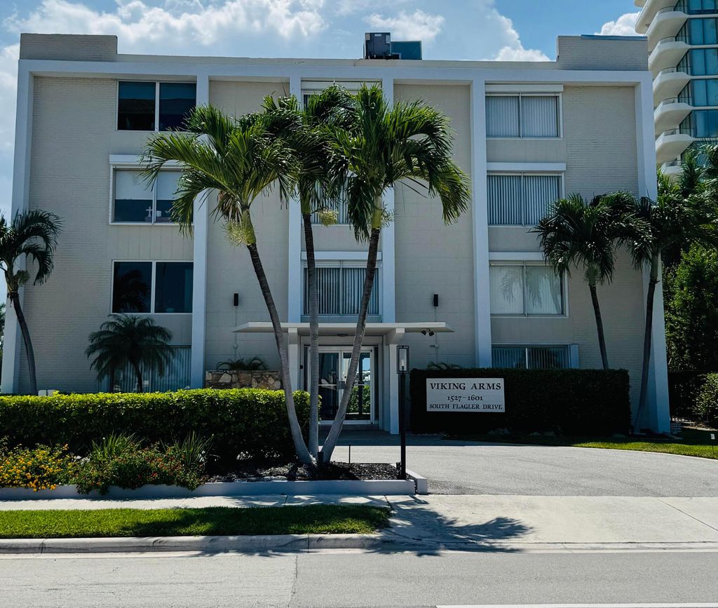 Photo of 1527 S Flagler Drive S #116f, West Palm Beach, FL 33401 (MLS # B26034313)