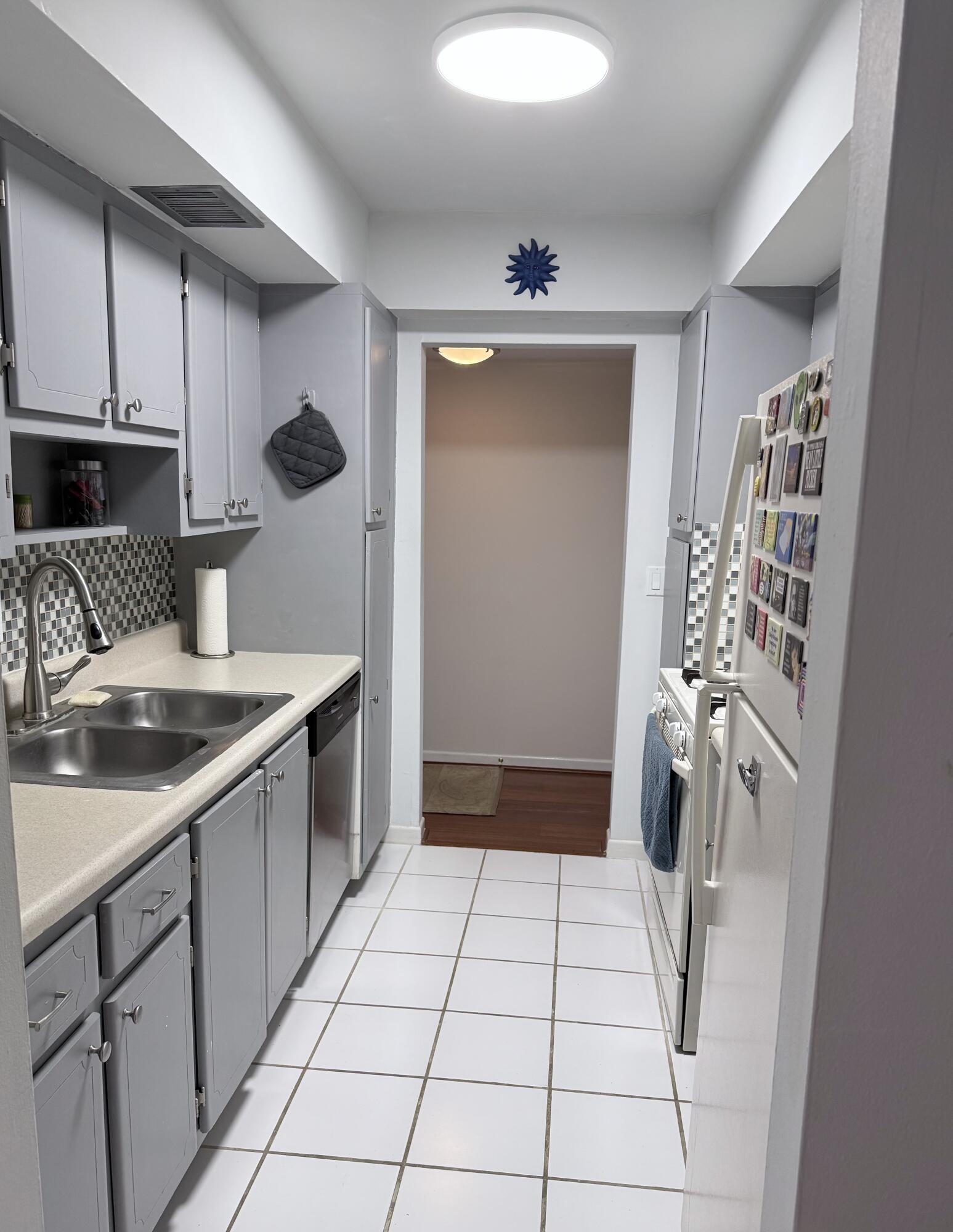 VIKING ARMS CONDO - Residential