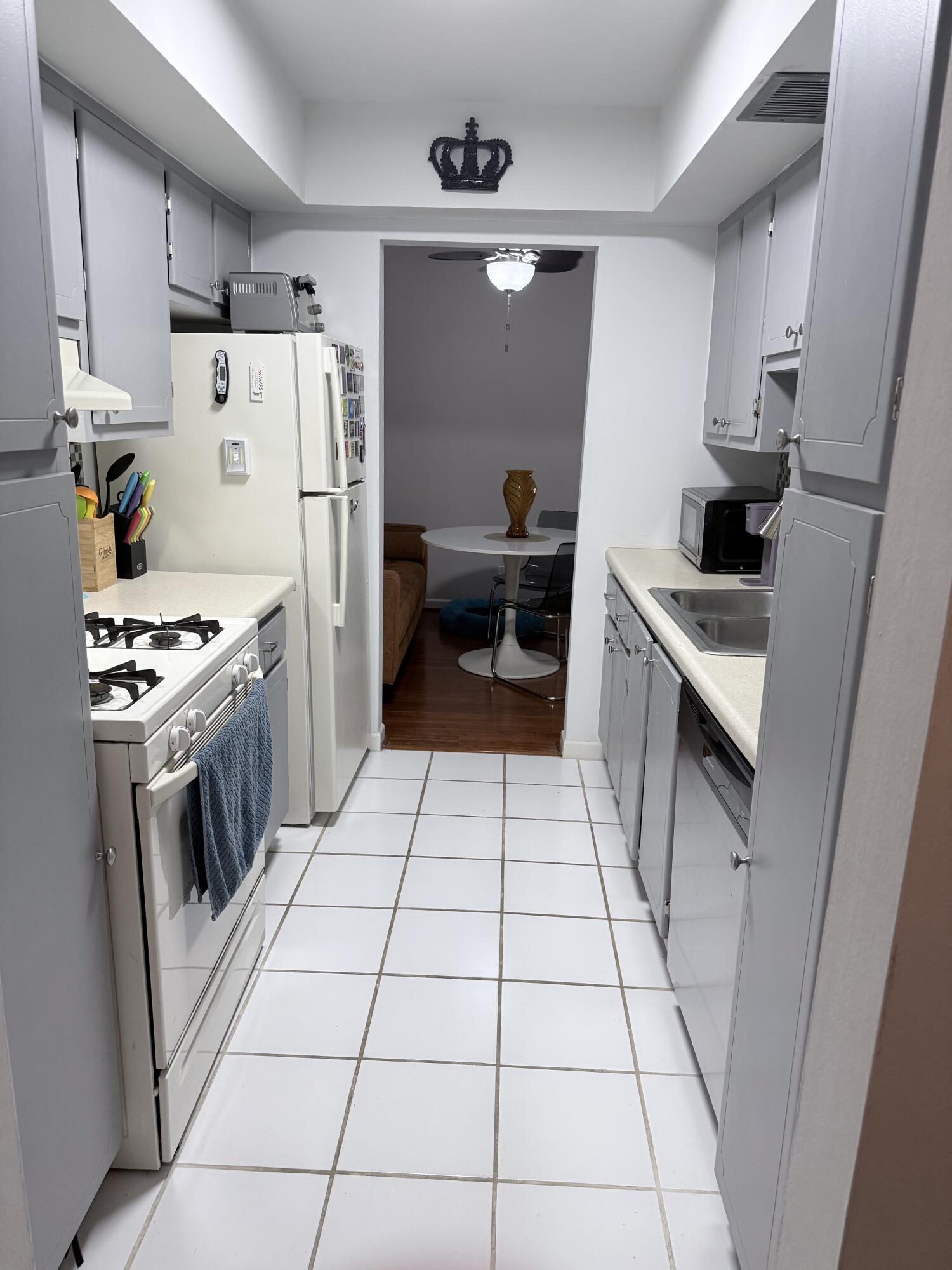 VIKING ARMS CONDO - Residential