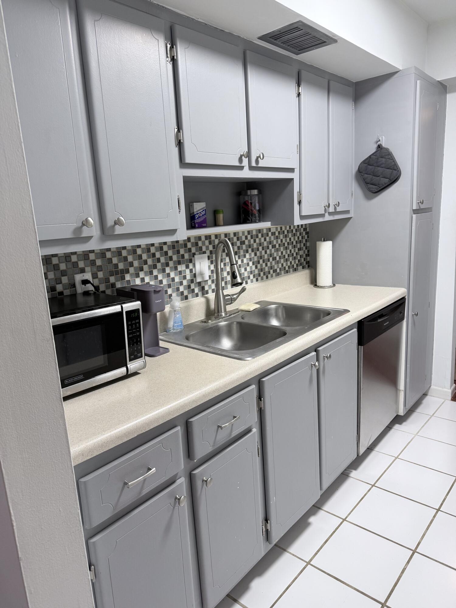 VIKING ARMS CONDO - Residential