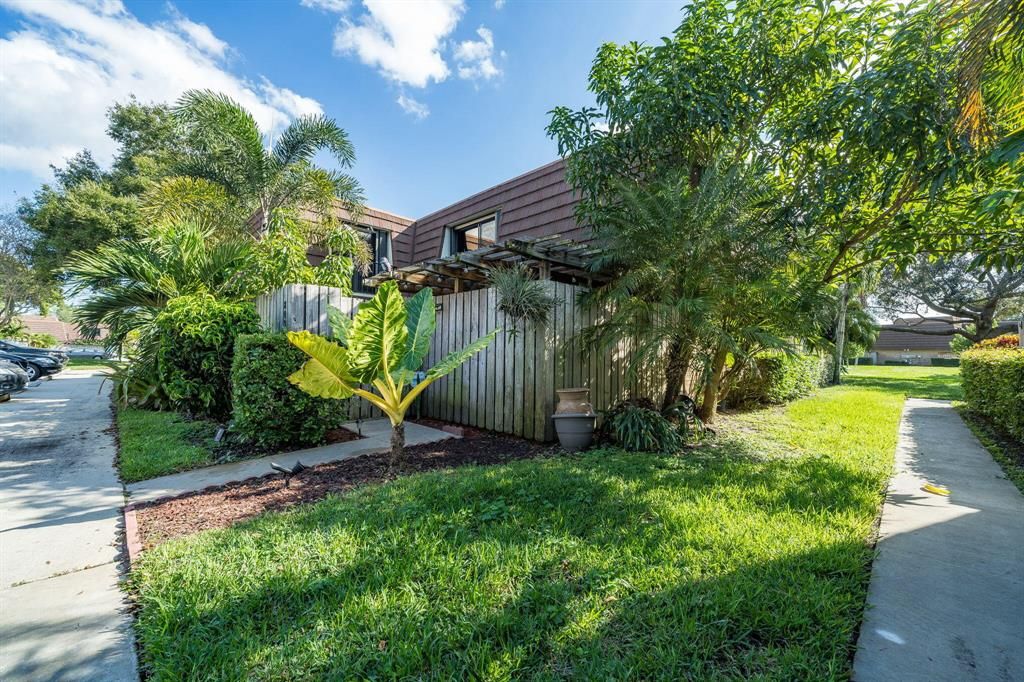 Photo of 803 8th Lane, Palm Beach Gardens, FL 33418 (MLS # R10767245)