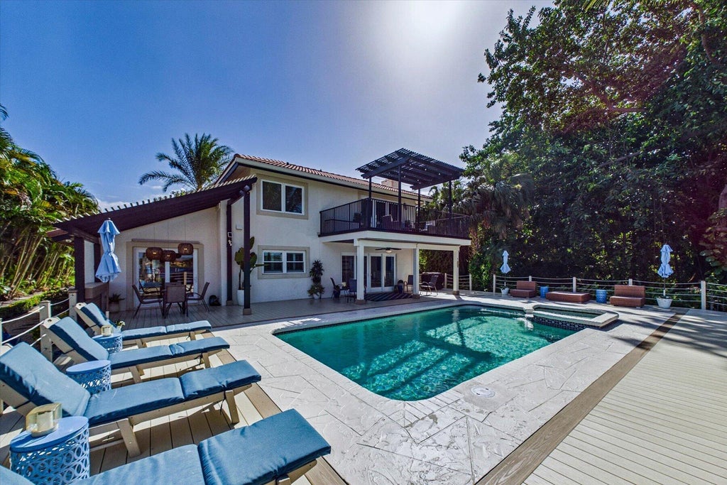 Photo of 2092 CIRCLE PLACE Drive, Lake Worth, FL 33462 (MLS # B26094404)