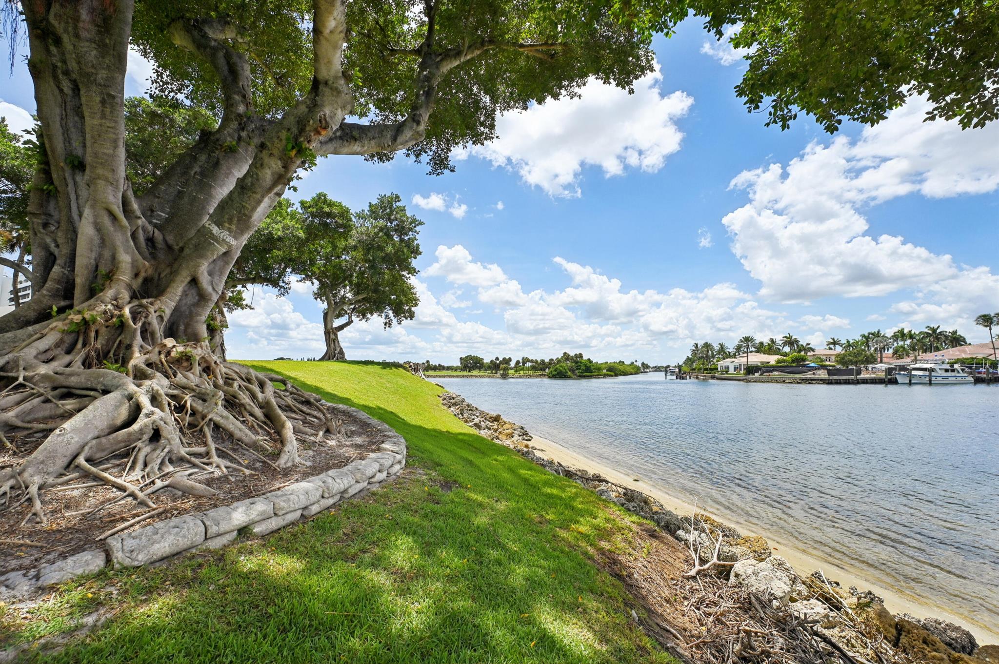 ROYALE HARBOUR - Residential