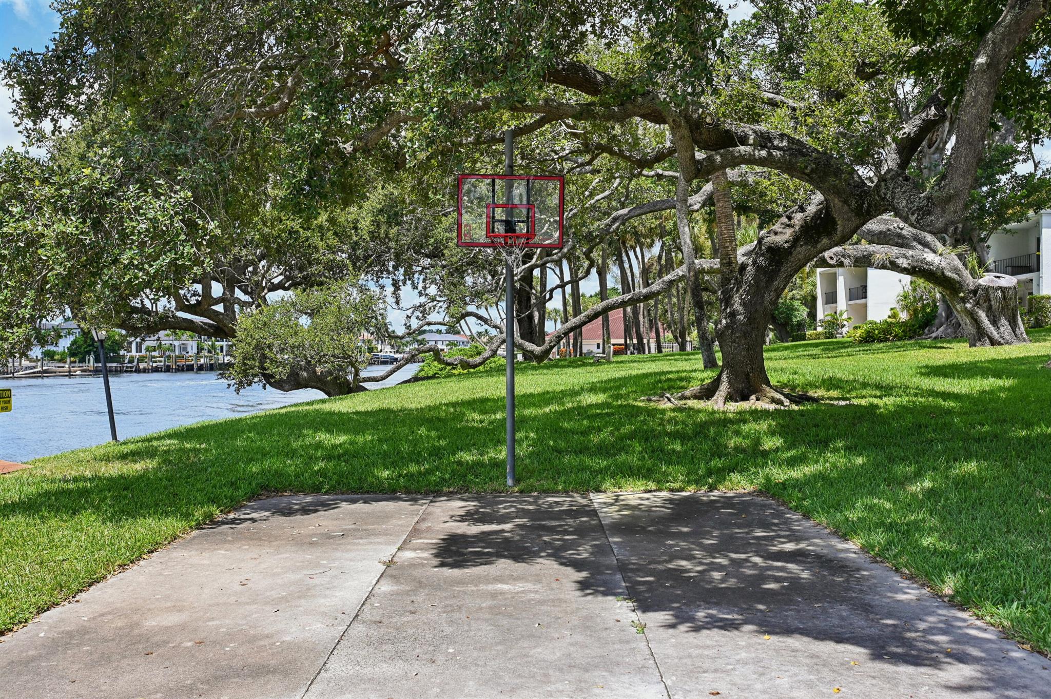 ROYALE HARBOUR - Residential