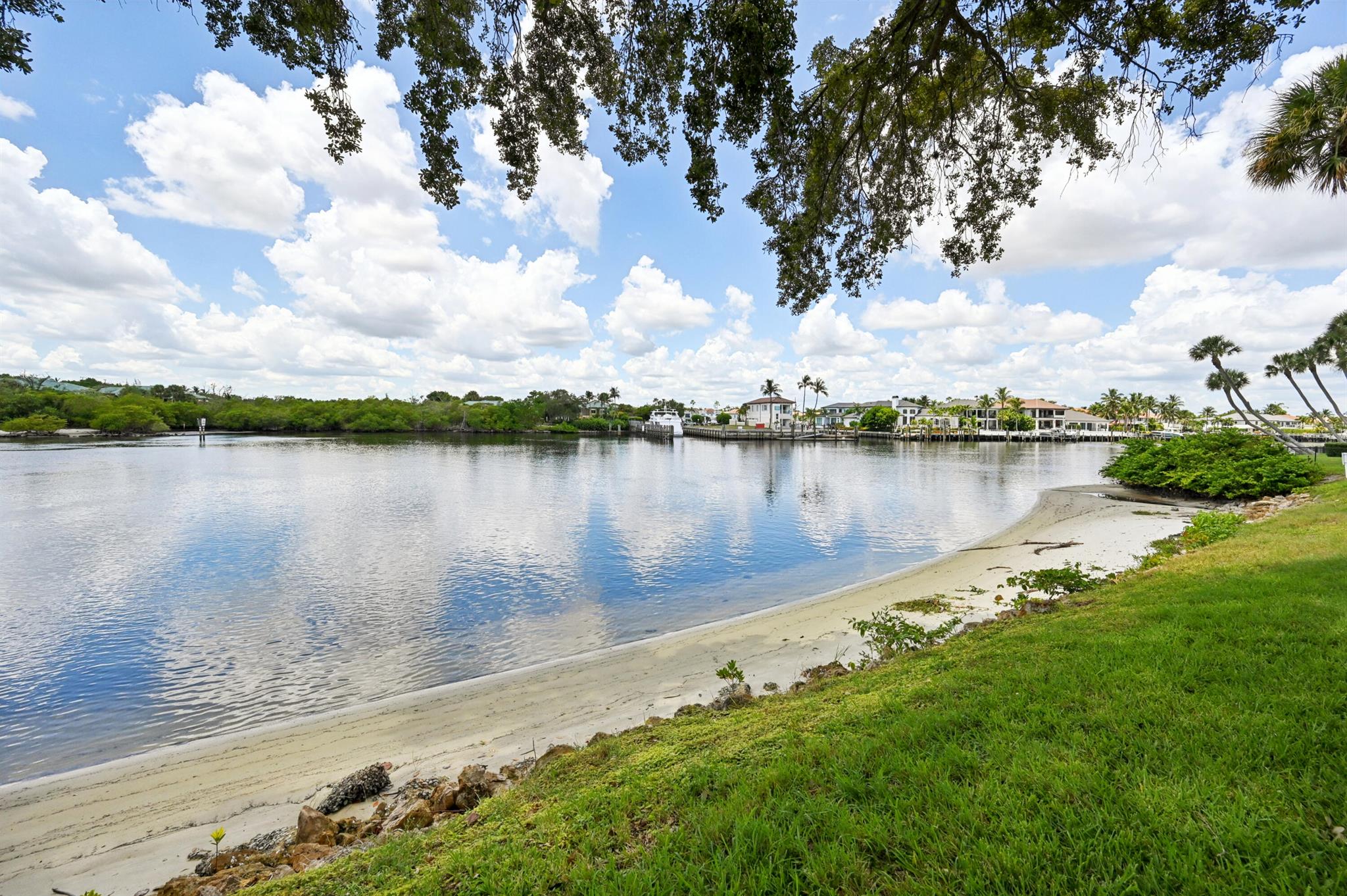 ROYALE HARBOUR - Residential