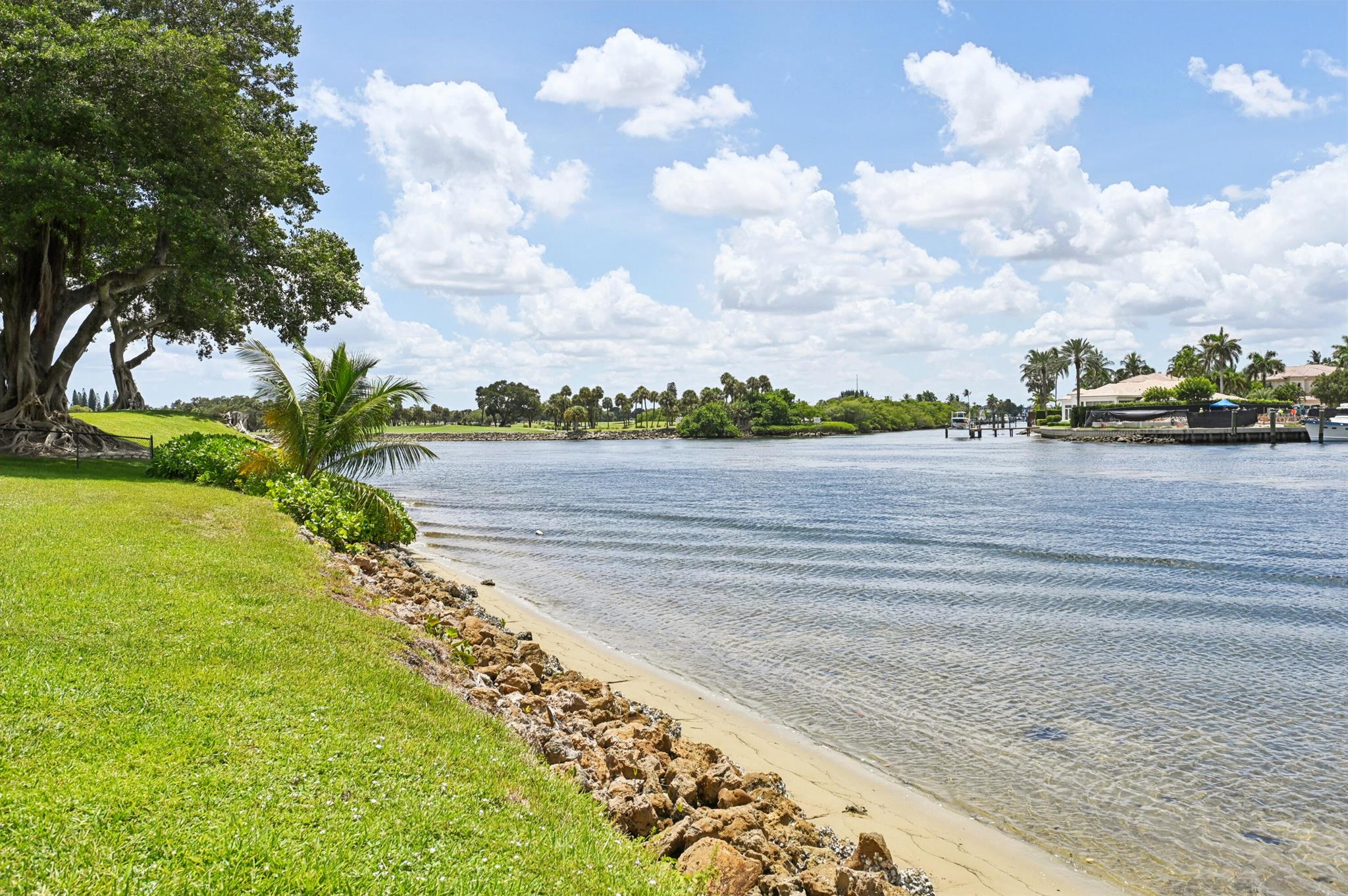 ROYALE HARBOUR - Residential