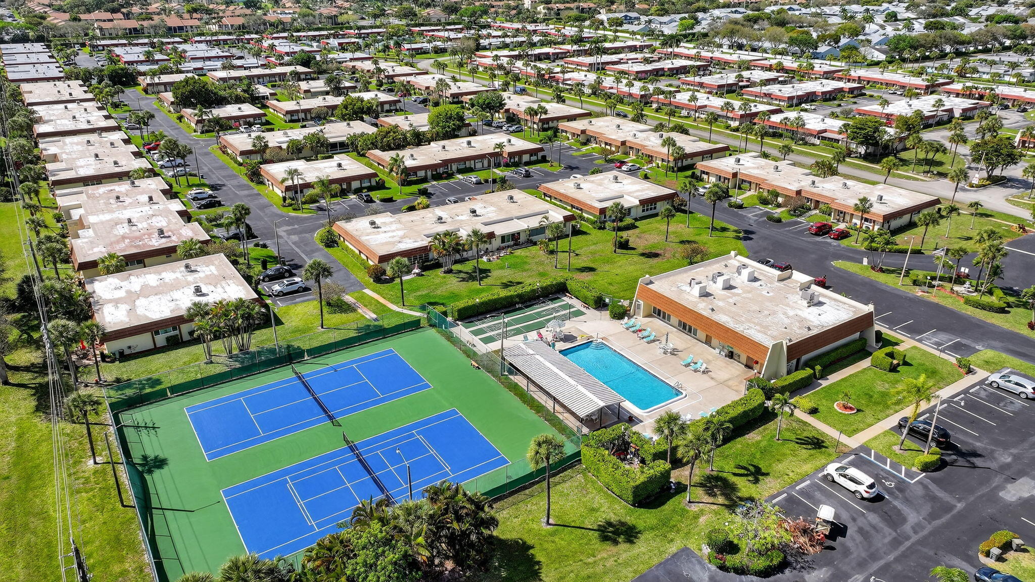 CRESTHAVEN CONDO TOWNHOMES SEC 3 - Residential