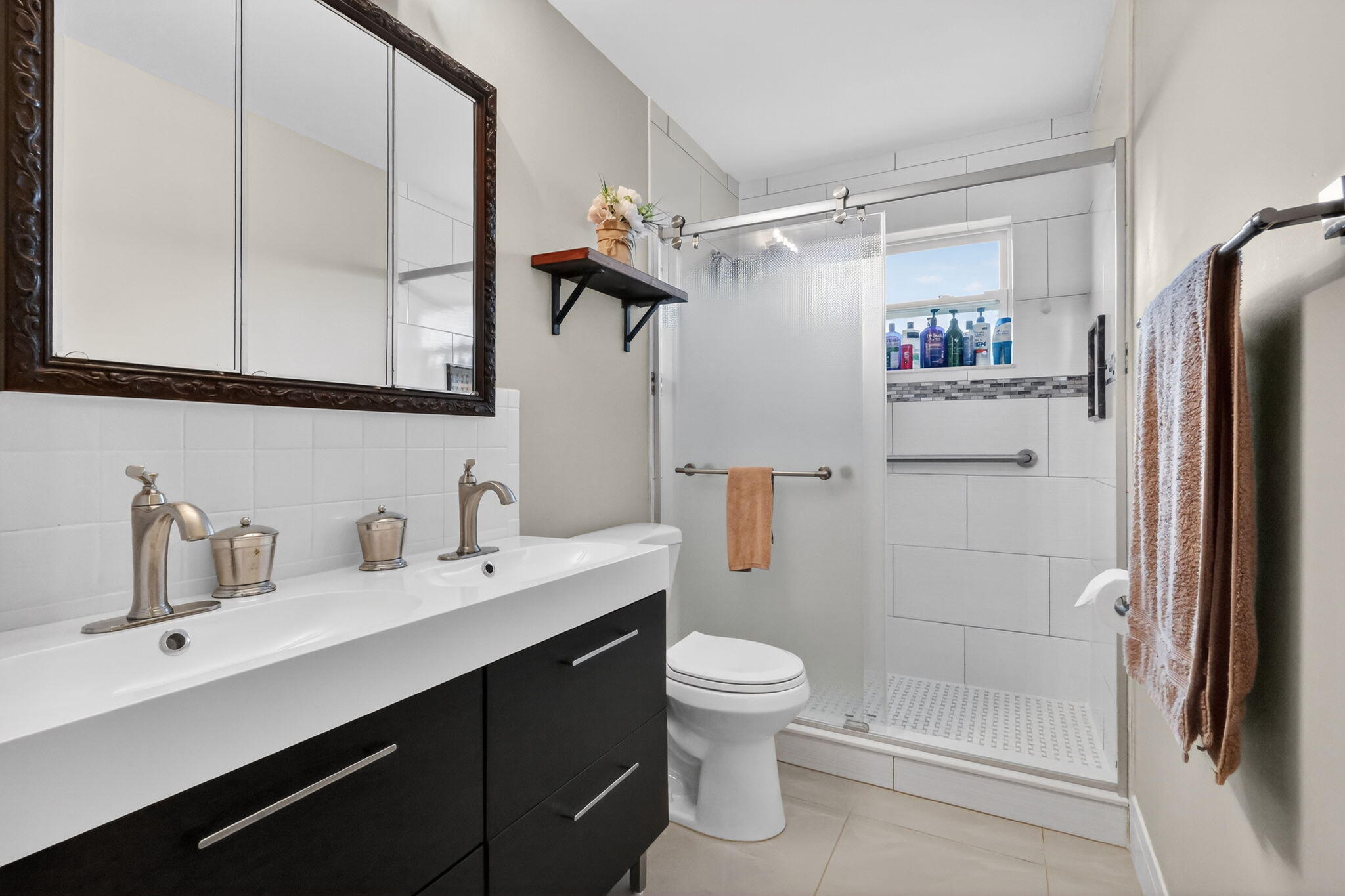 CRESTHAVEN CONDO TOWNHOMES SEC 3 - Residential