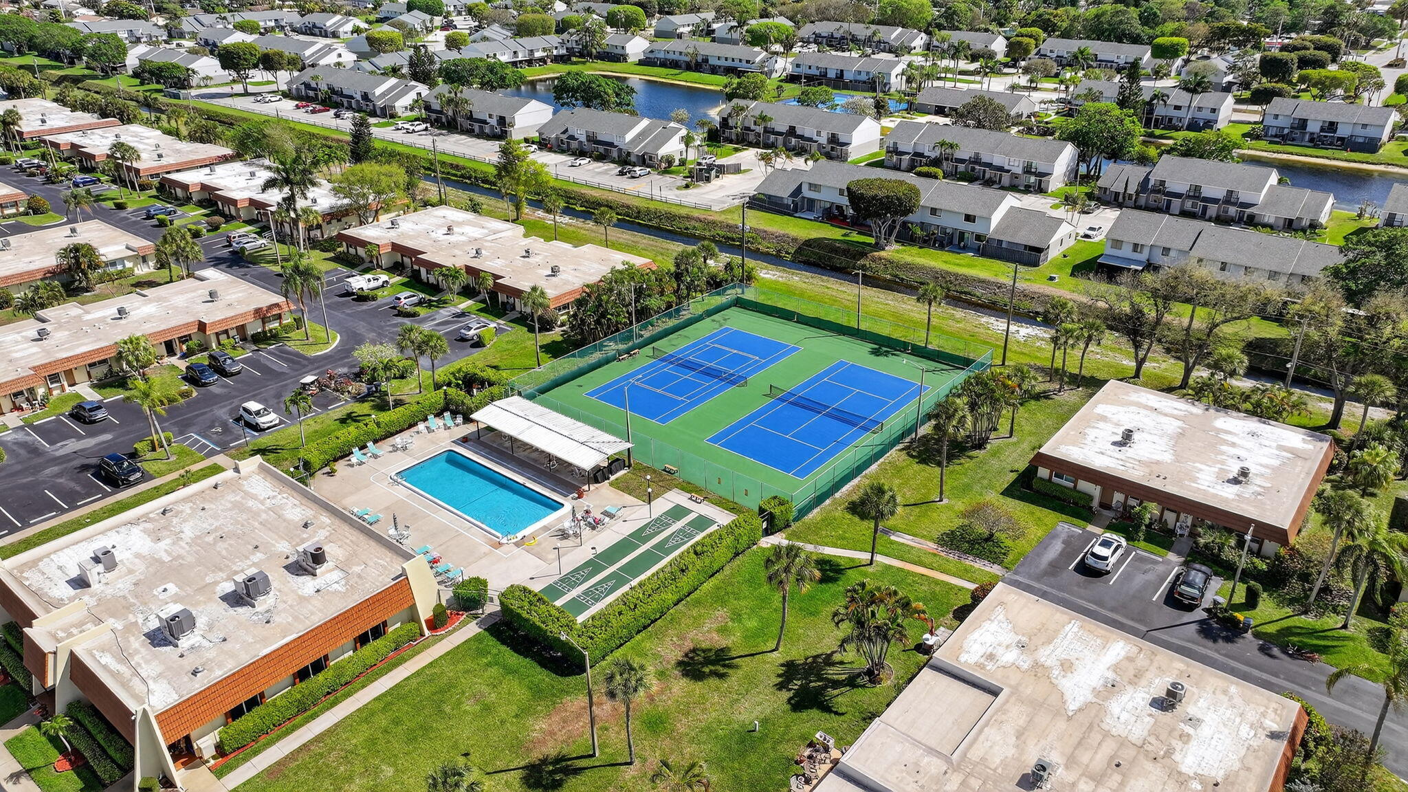 CRESTHAVEN CONDO TOWNHOMES SEC 3 - Residential