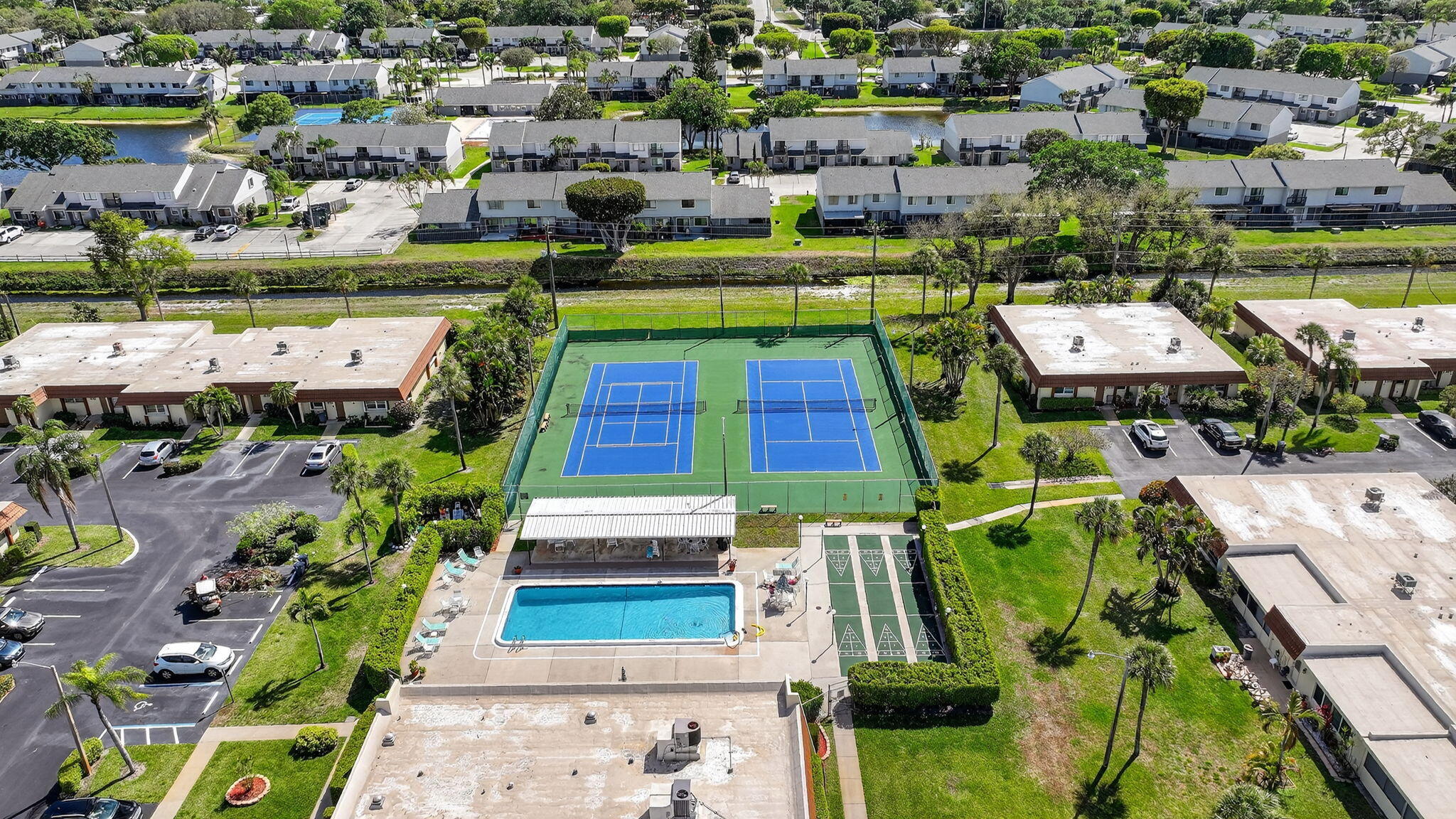 CRESTHAVEN CONDO TOWNHOMES SEC 3 - Residential