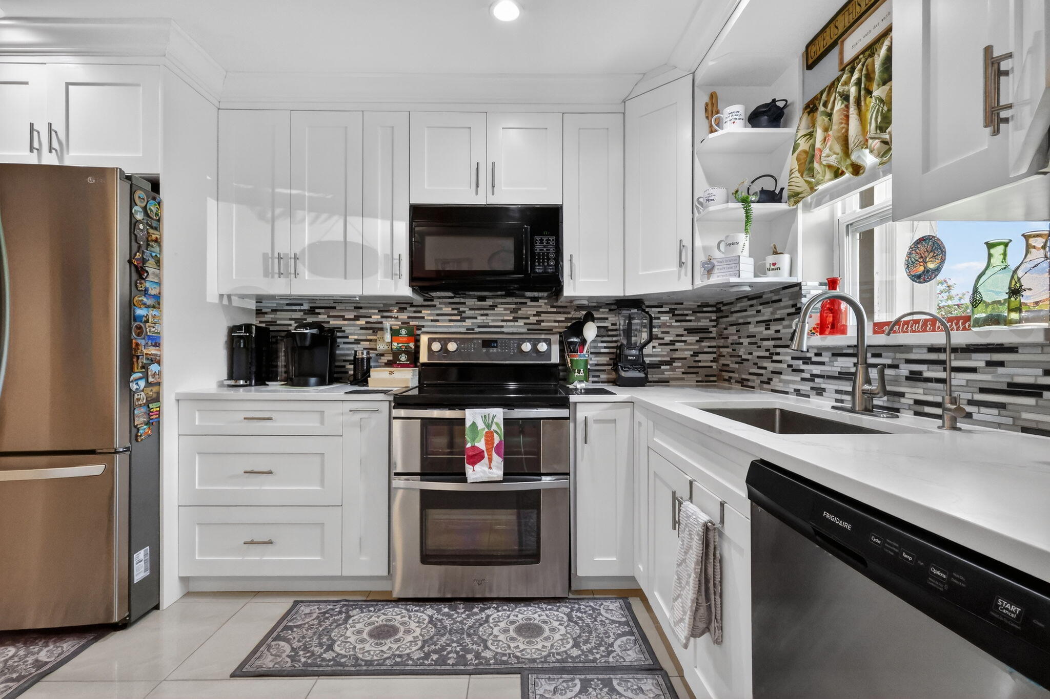 CRESTHAVEN CONDO TOWNHOMES SEC 3 - Residential