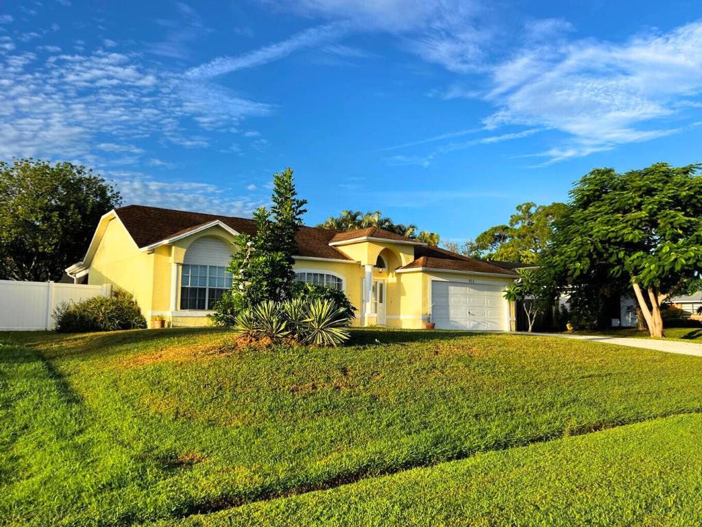 Photo of 922 SE Candle Avenue, Port Saint Lucie, FL 34983 (MLS # R11117988)