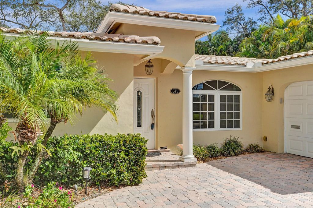 Photo of 645 SW 5th Street, Boca Raton, FL 33486 (MLS # R11116578)