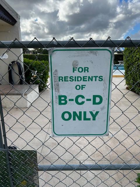 GOLDEN LAKES VILLAGE - Residential