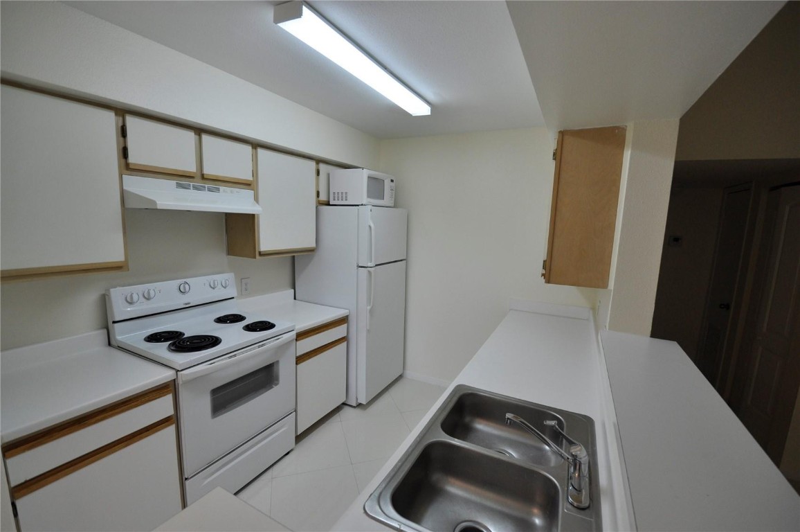 SAILBOAT POINTE CONDO - Residential Lease