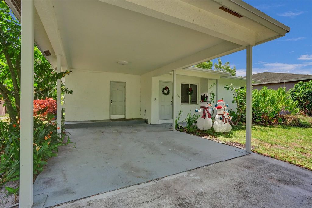 Photo of 1590 NW 7th Lane, Pompano Beach, FL 33060 (MLS # B26033546)