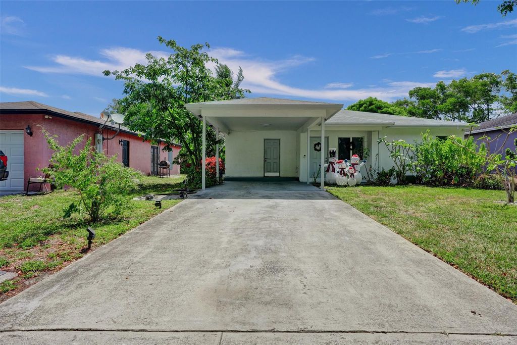 Photo of 1590 NW 7th Lane, Pompano Beach, FL 33060 (MLS # B26033546)