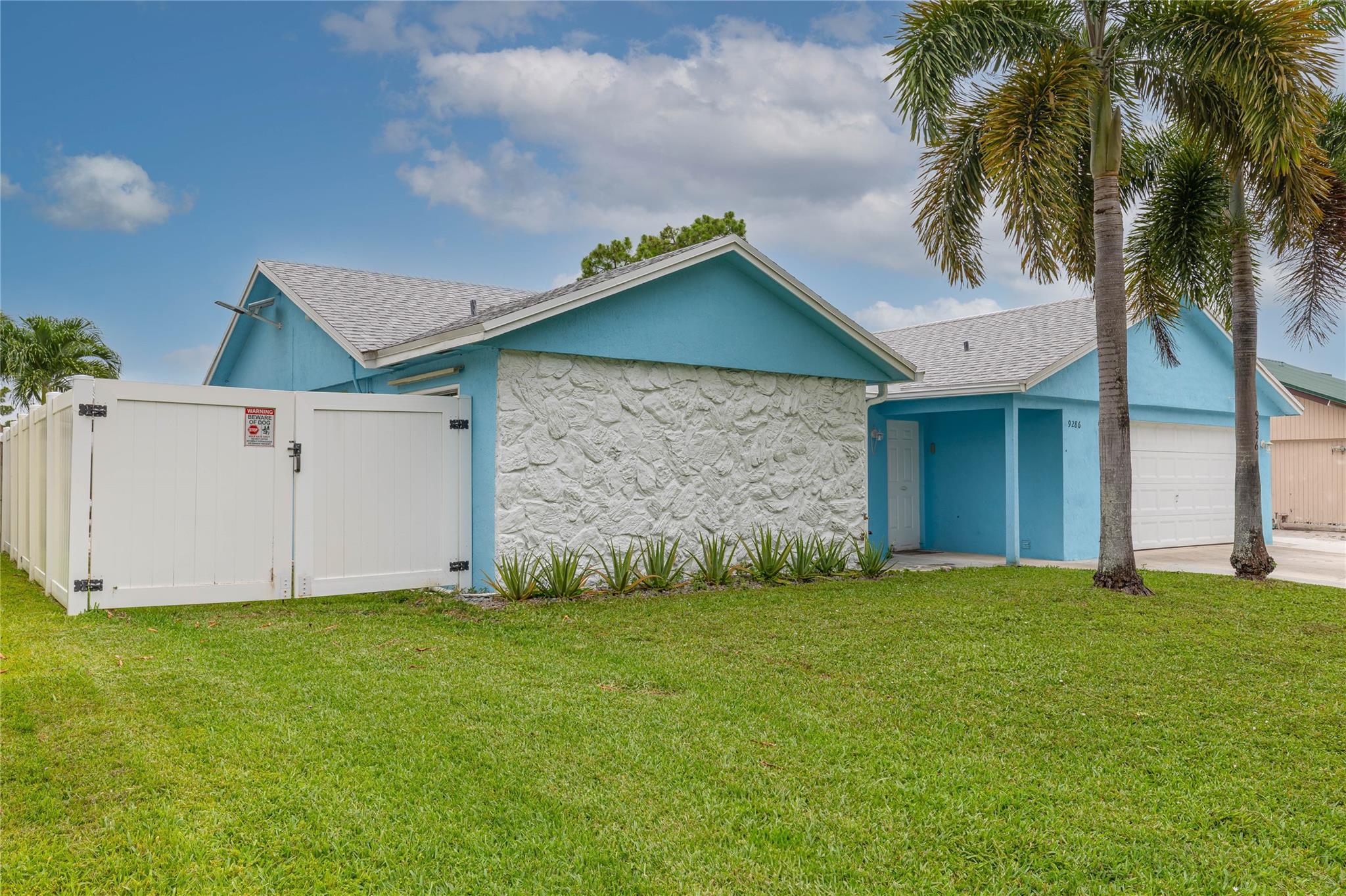 9286 Longmeadow Cir