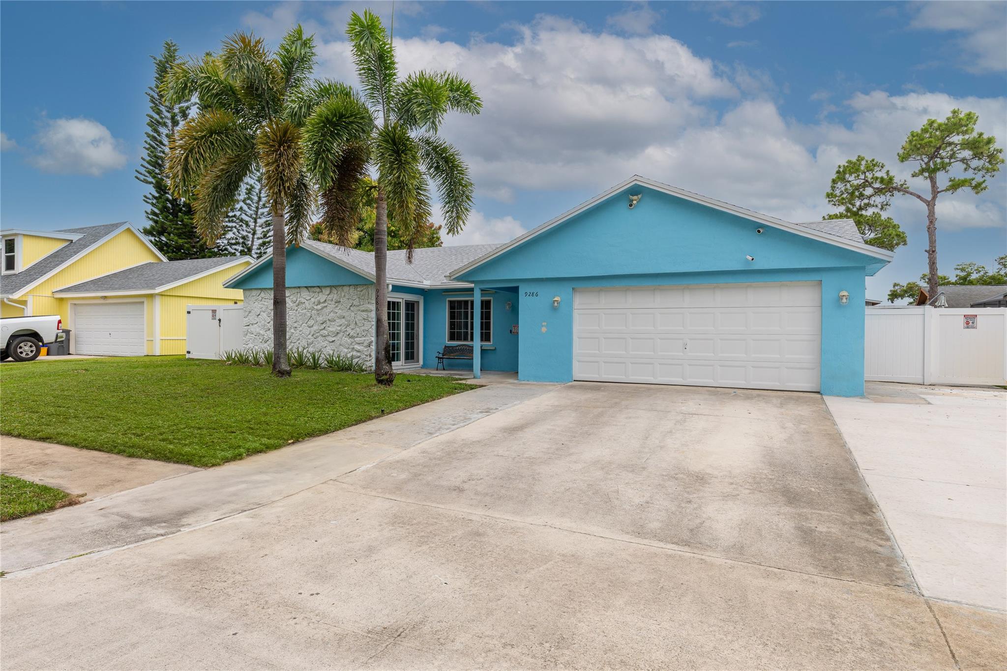 9286 Longmeadow Cir