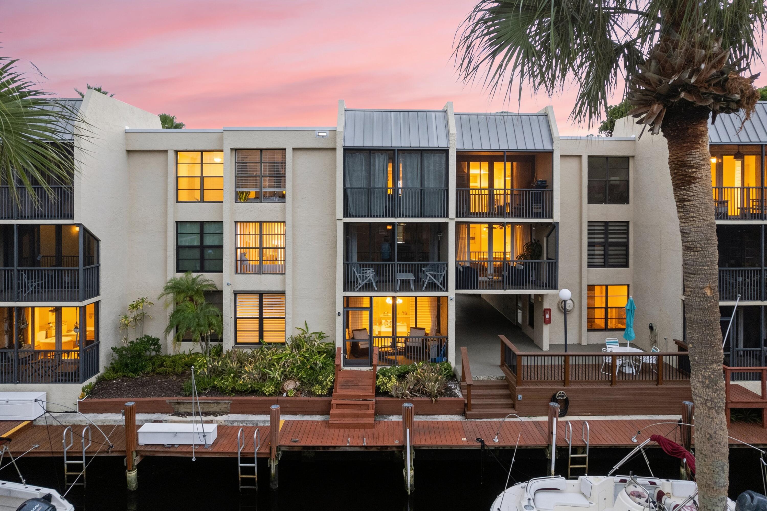 16 ROYAL PALM Way 2050
