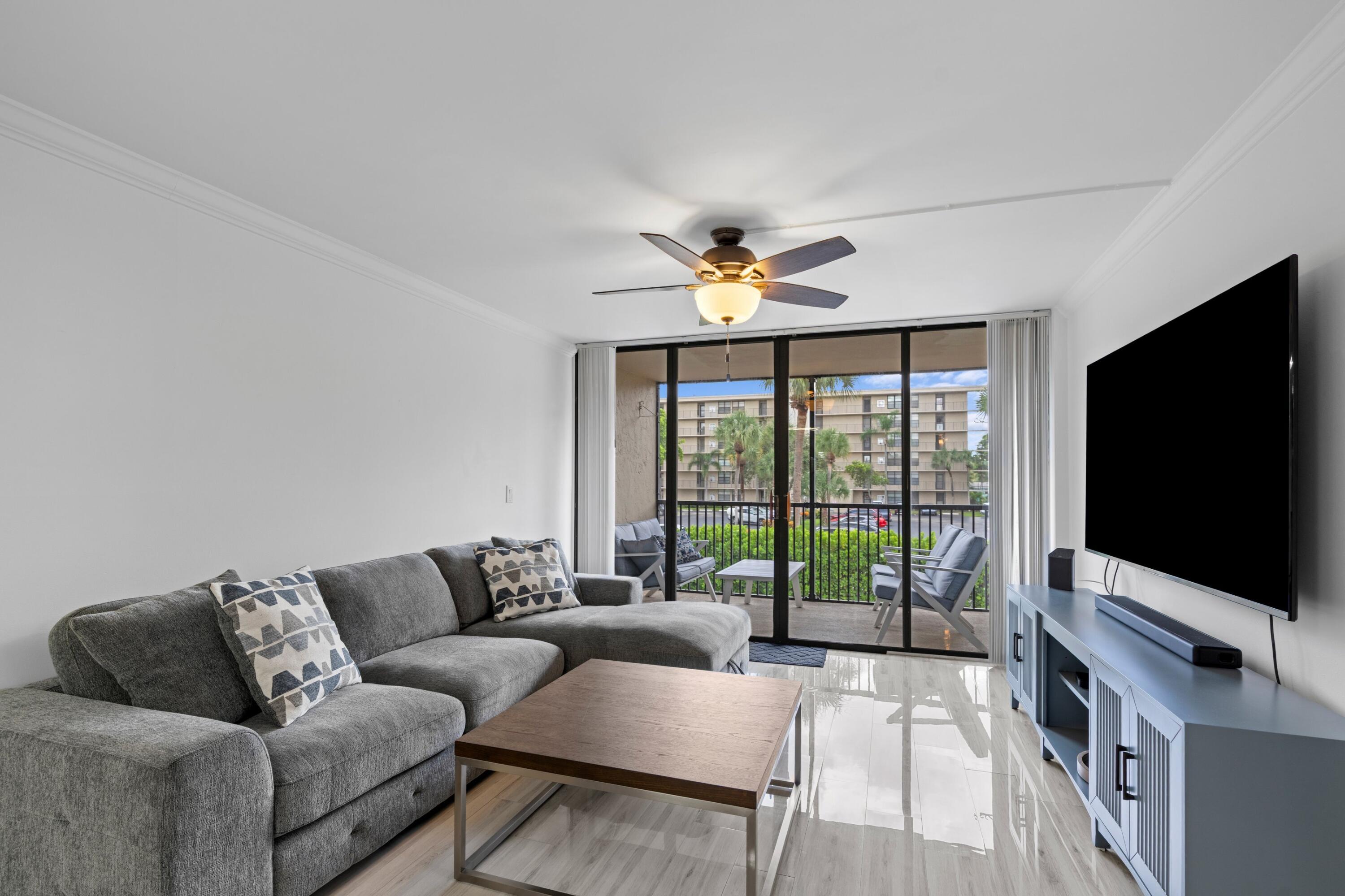 16 ROYAL PALM Way 2050