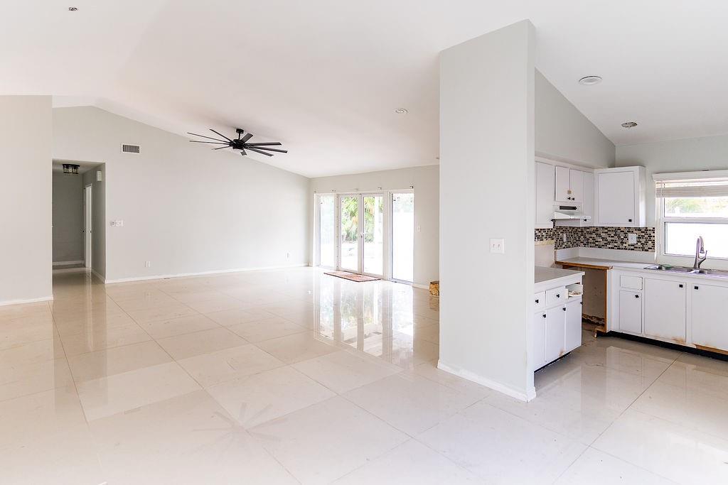 5449 NW 56th Ct