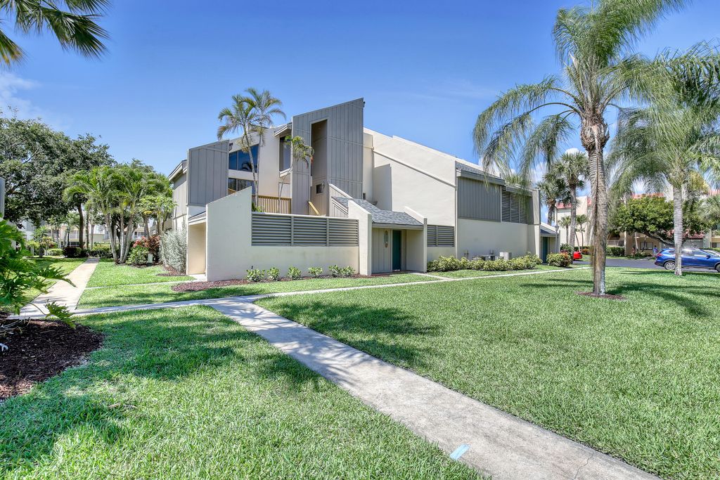 Photo of 1605 S Us Highway 1 #11d, Jupiter, FL 33477 (MLS # R10803542)