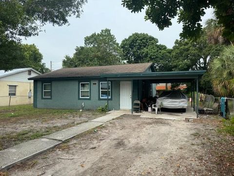 Single Family Residence in Fort Pierce FL 203 24th Street St.jpg