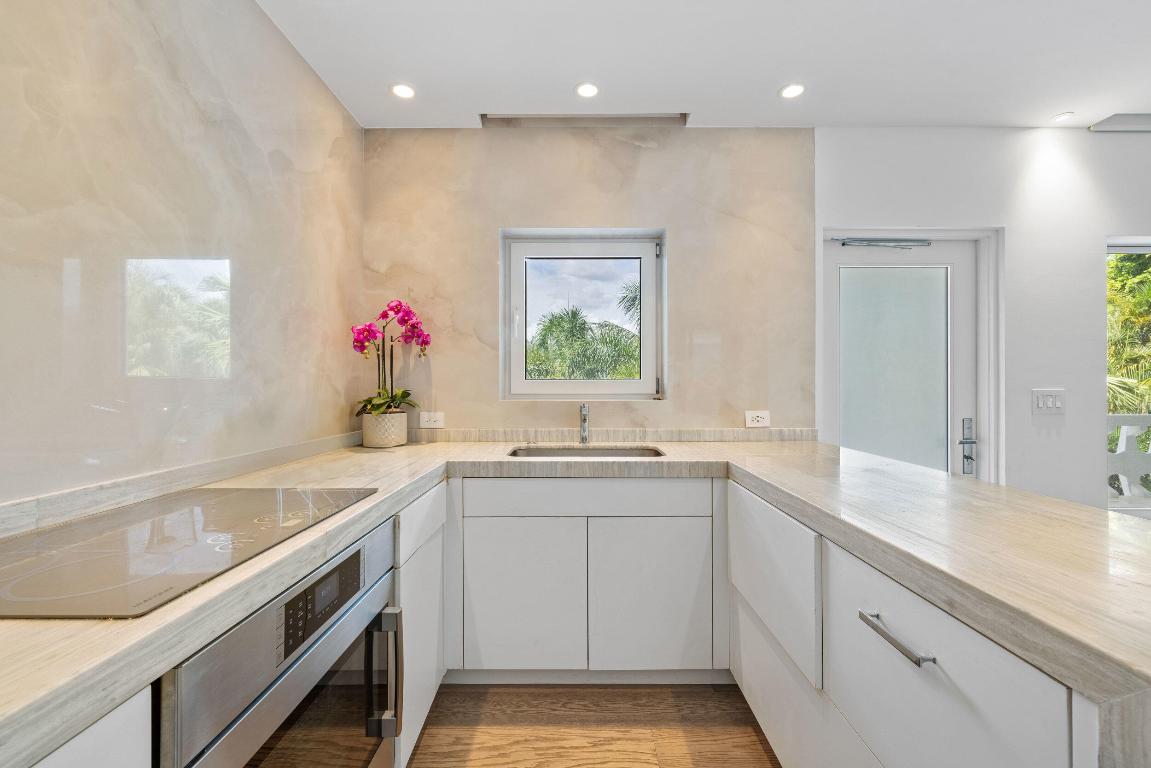 THREE HUNDRED SOUTH OCEAN BLVD APTS INC 300 S OCEA - Residential