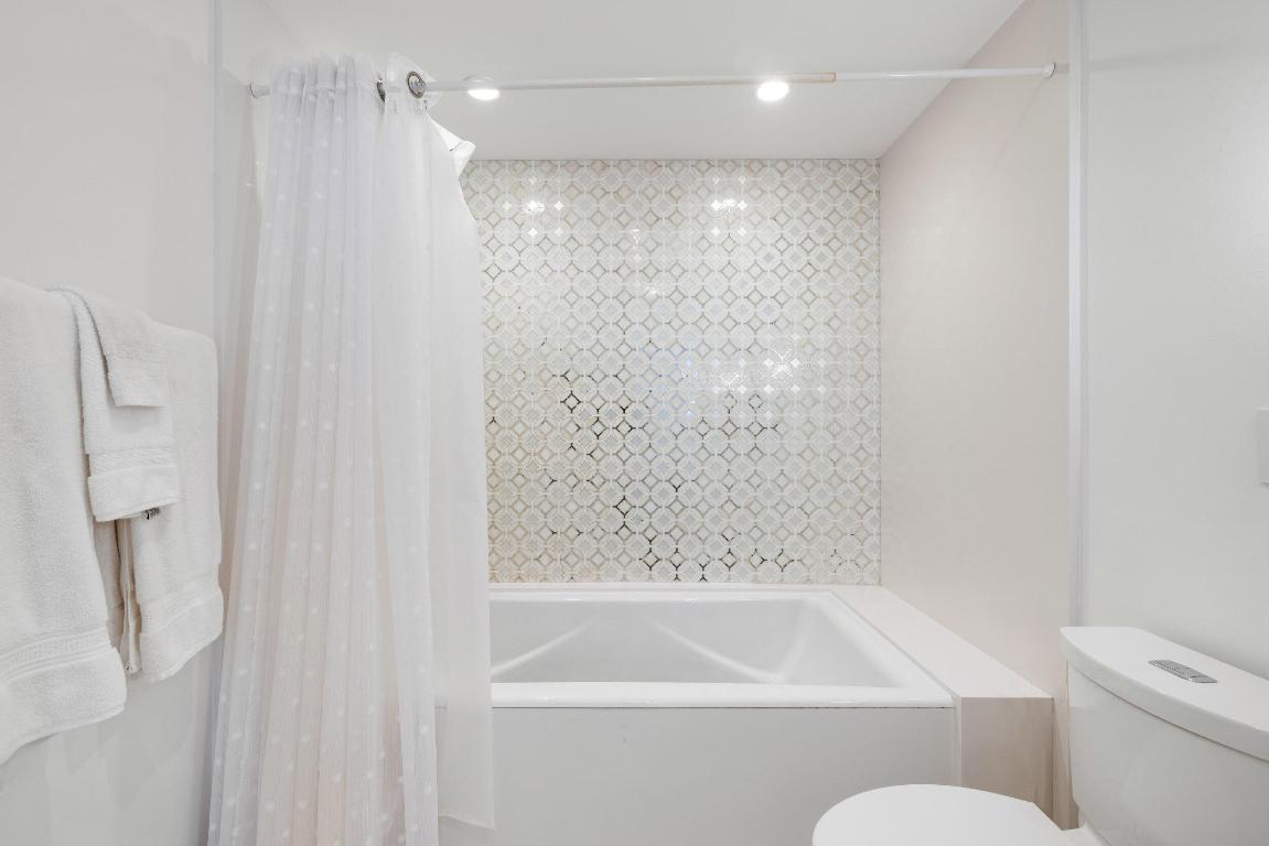 THREE HUNDRED SOUTH OCEAN BLVD APTS INC 300 S OCEA - Residential