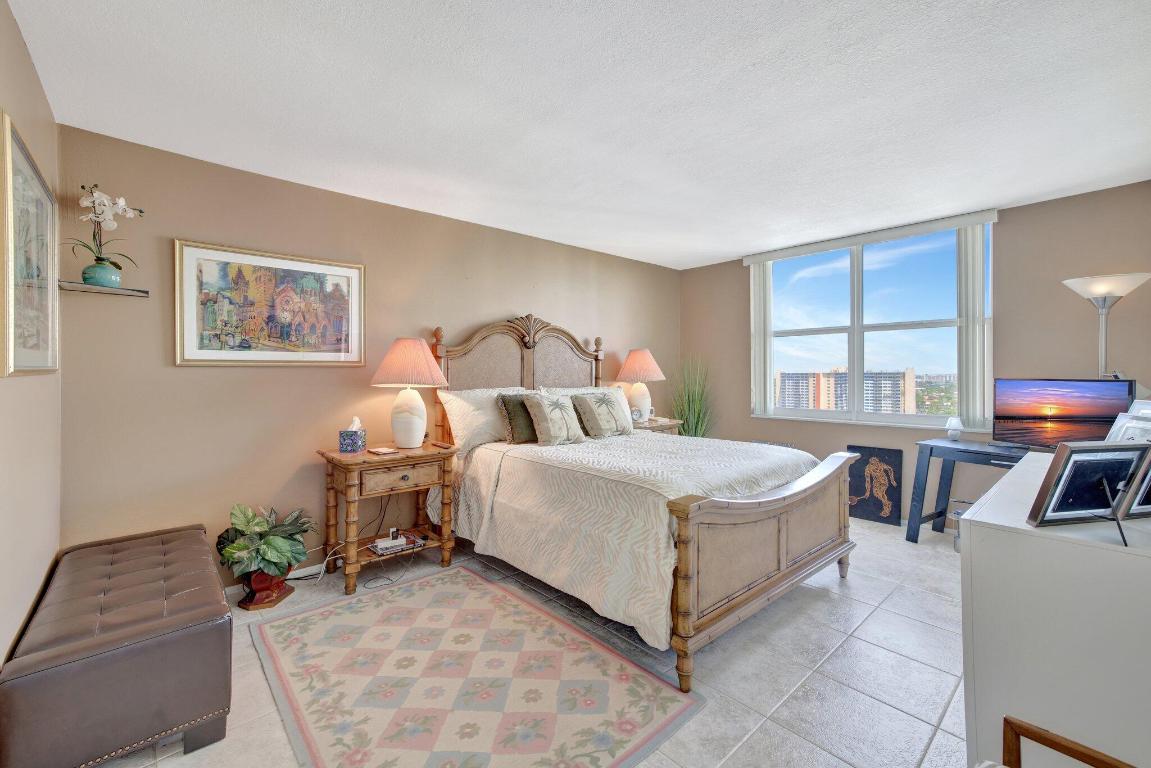 3015 N Ocean Boulevard 17b