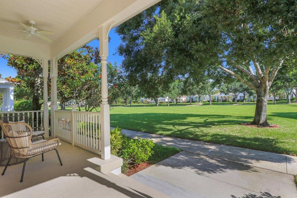 Photo of 122 Poinciana Drive, Jupiter, FL 33458 (MLS # R10946506)