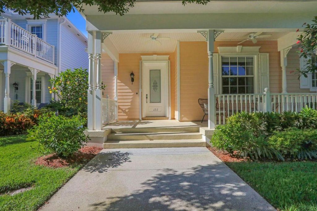 Photo of 122 Poinciana Drive, Jupiter, FL 33458 (MLS # R10946506)