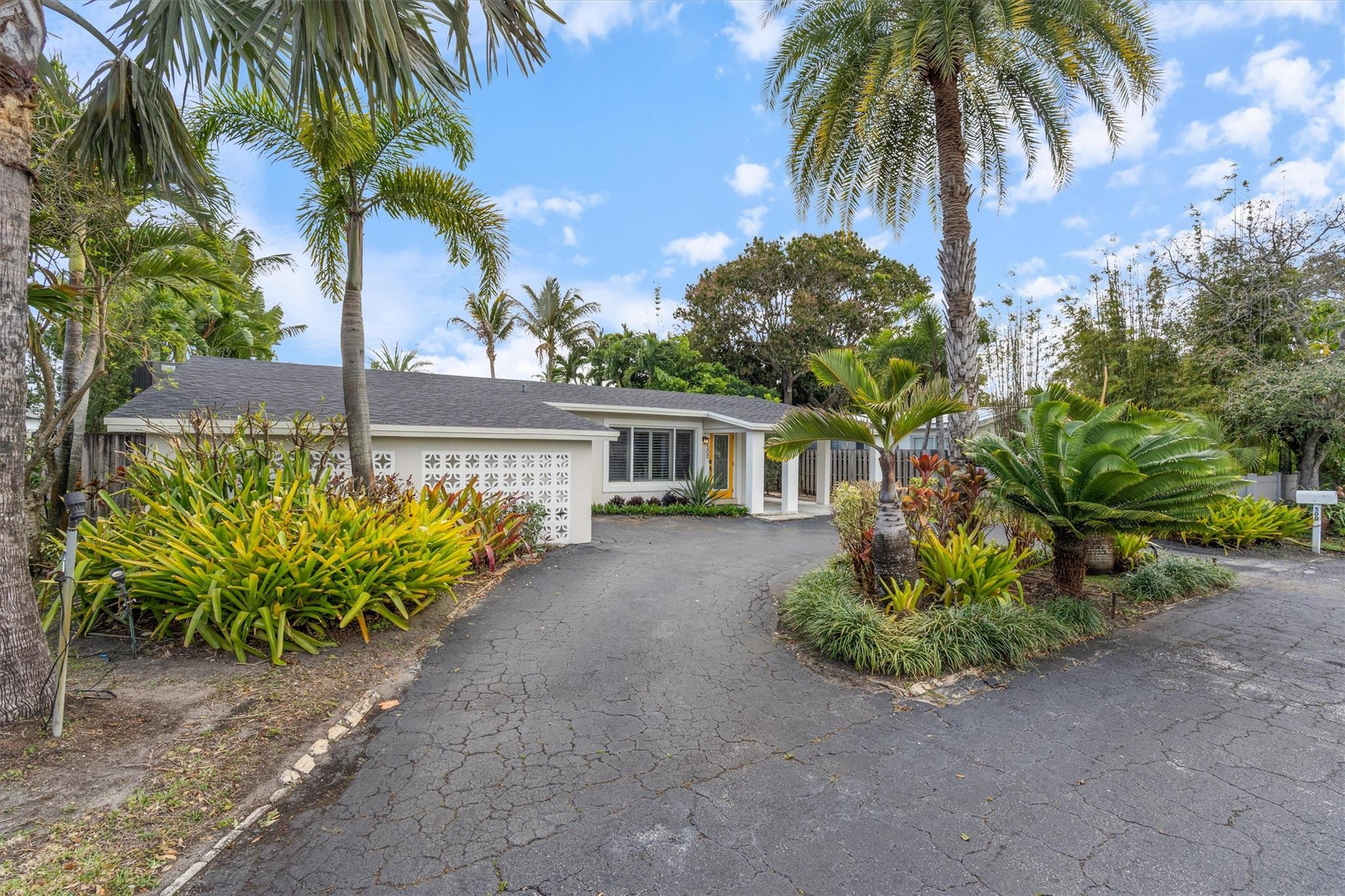 Tropical Manors - Residential