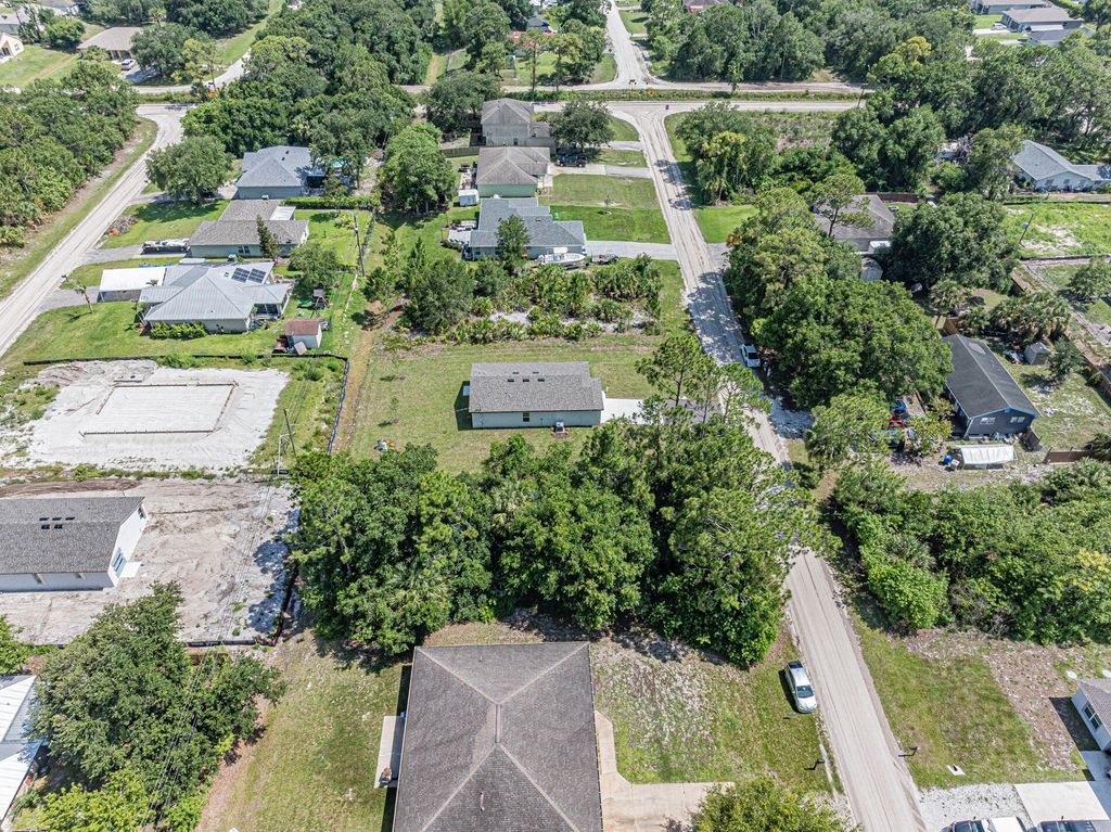 Photo of 8566 105th Avenue, Vero Beach, FL 32967 (MLS # B26043193)