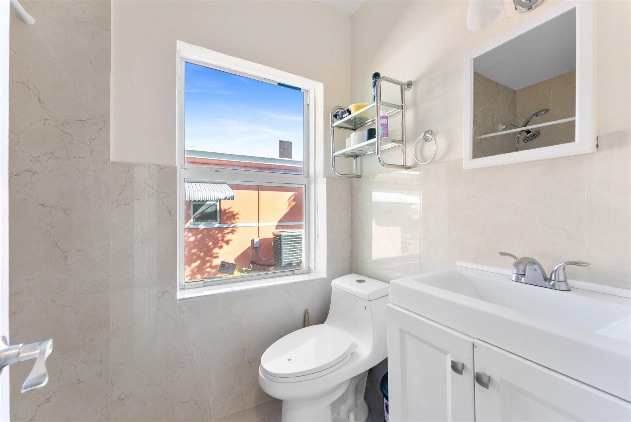 Hollywood 1-21 B - Residential Income