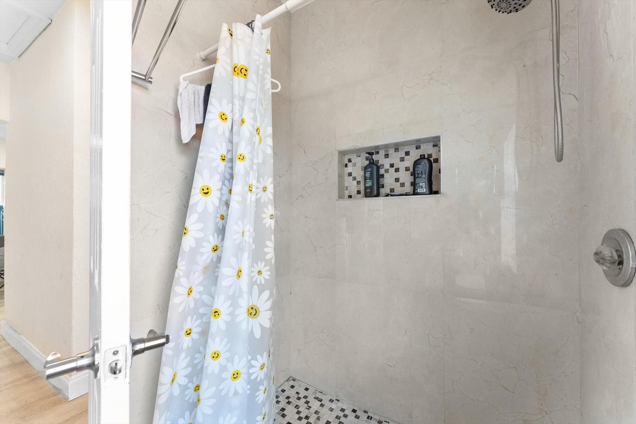 Hollywood 1-21 B - Residential Income