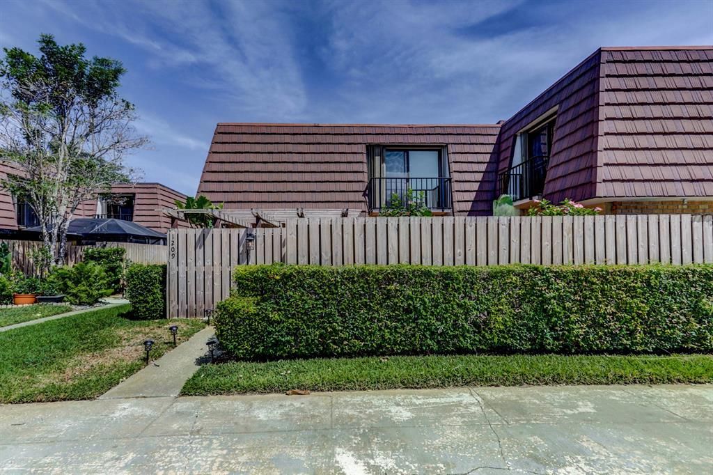 Photo of 1209 12th Lane, Palm Beach Gardens, FL 33418 (MLS # R10708605)