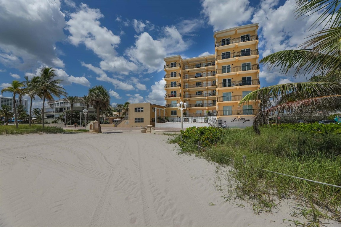 1815 N Surf Road 403